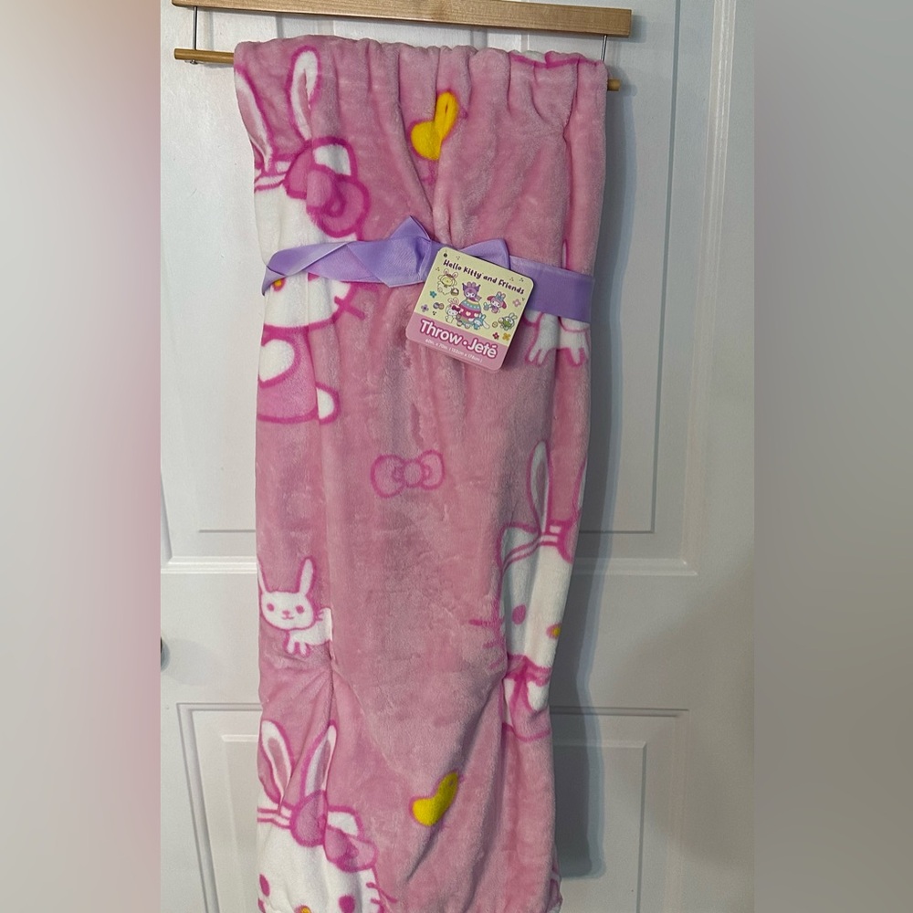 NWT Hello Kitty Easter Throw